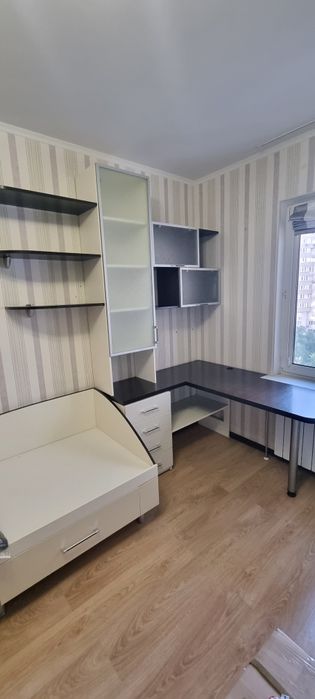 Продам комплект меблі в дитячу кімнату .