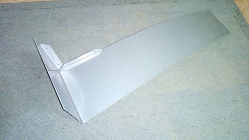 Półka ścienna metalowa V