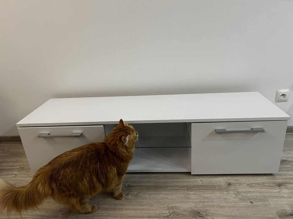 Stolik pod telewizor ze szklanką półeczką