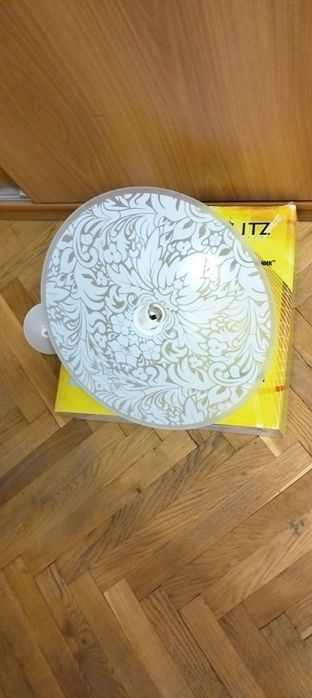 Люстра скляна,діаметр 40 см