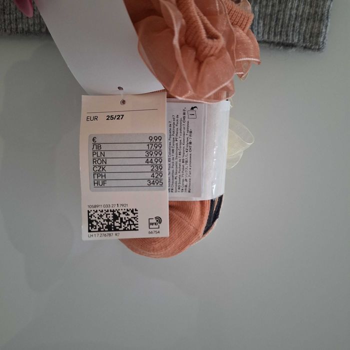 Sweterek z liskiem i skarpetki 7 sztuk