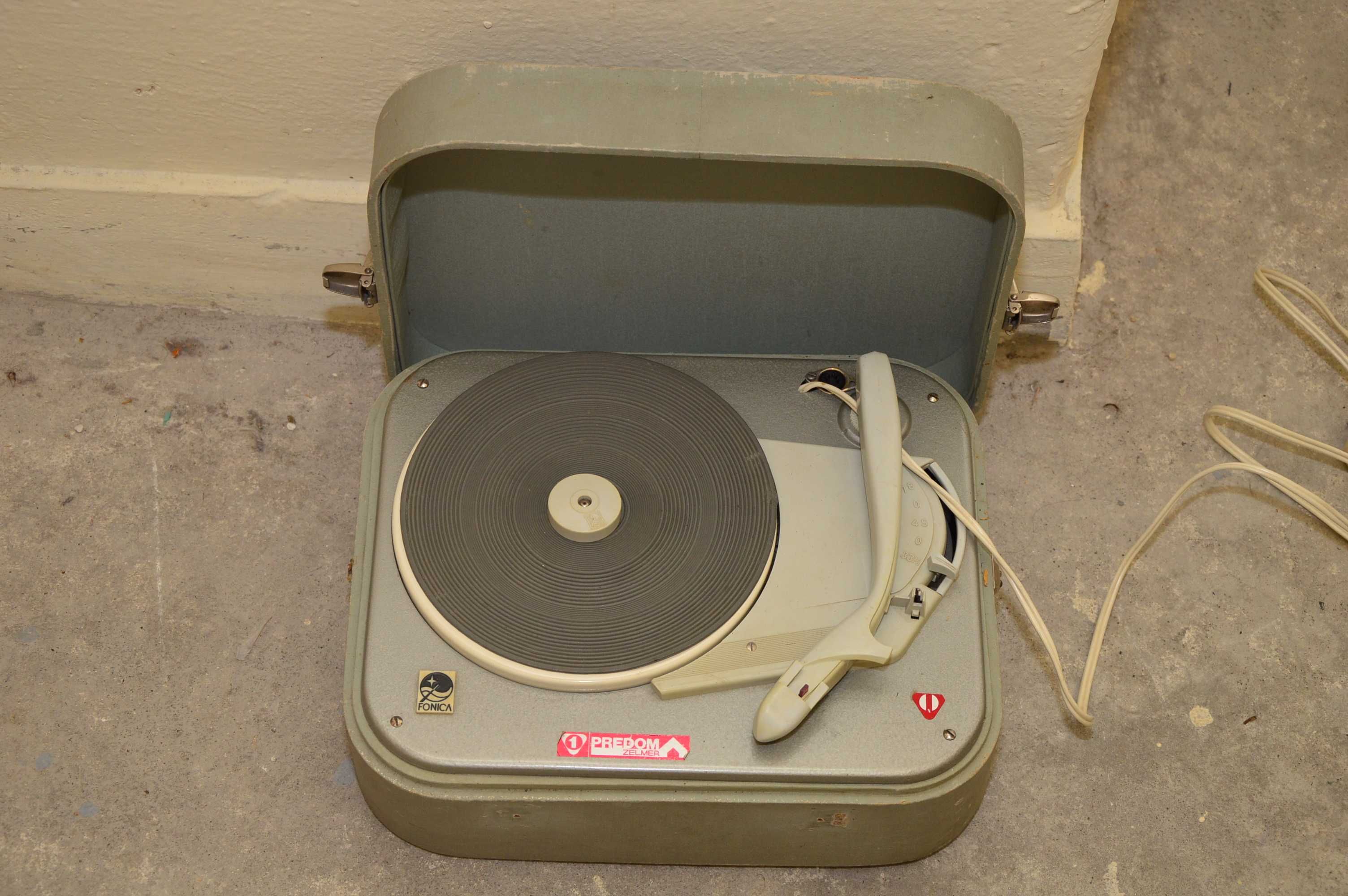 Gramofon  Stary z lat 70