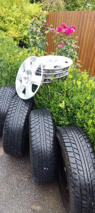 Продам комплект шин 215/65/16 зима , диски , колпакт Нісан кашкай