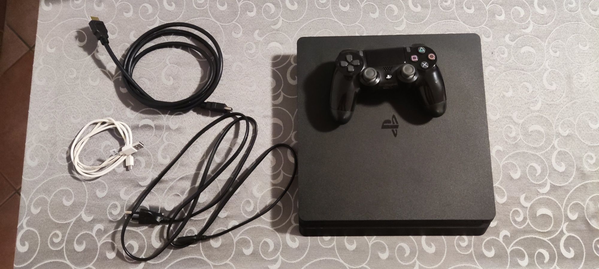 PS4 slim 1TB SSD