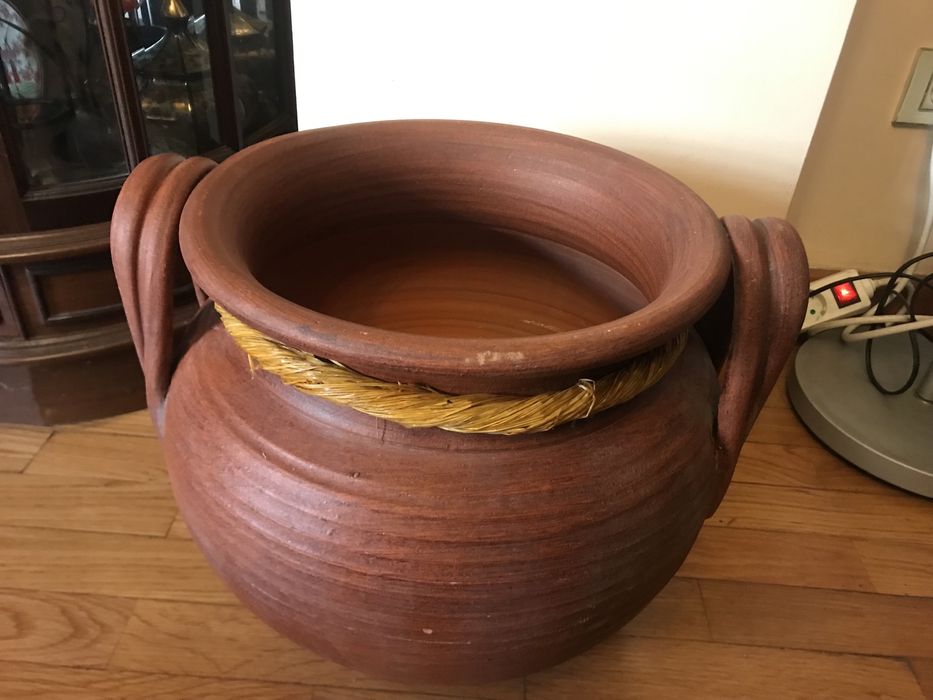 Jarro de barro vermelho