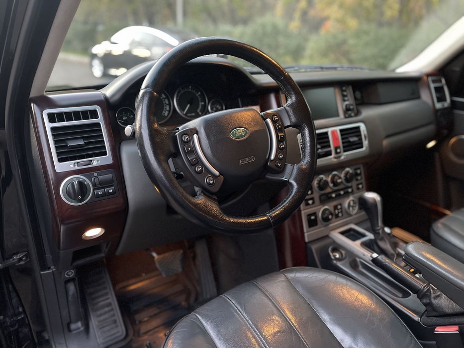 Продам Land Rover Range Rover 4.4 2007 года Официал
