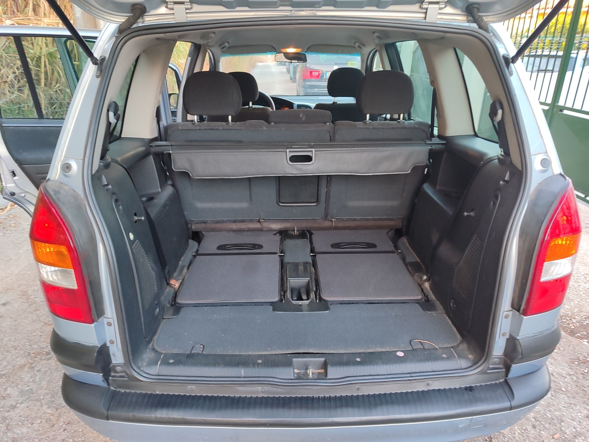 Opel Zafira 1.6 elegance
