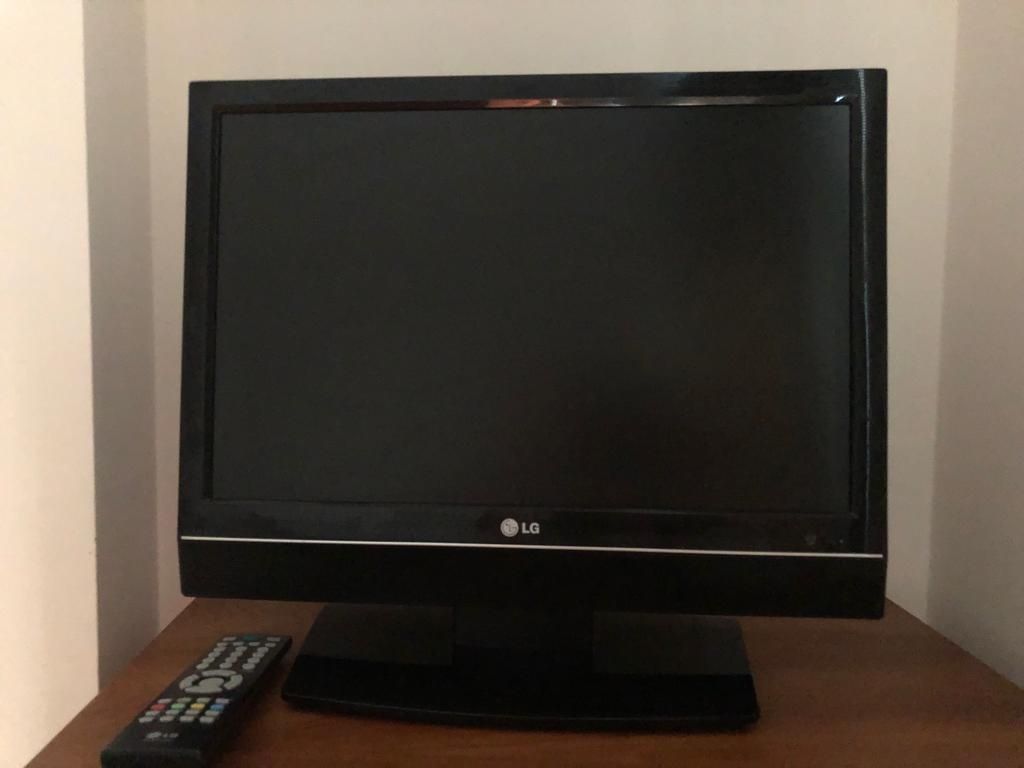 TV LG 48 cm, bom estado