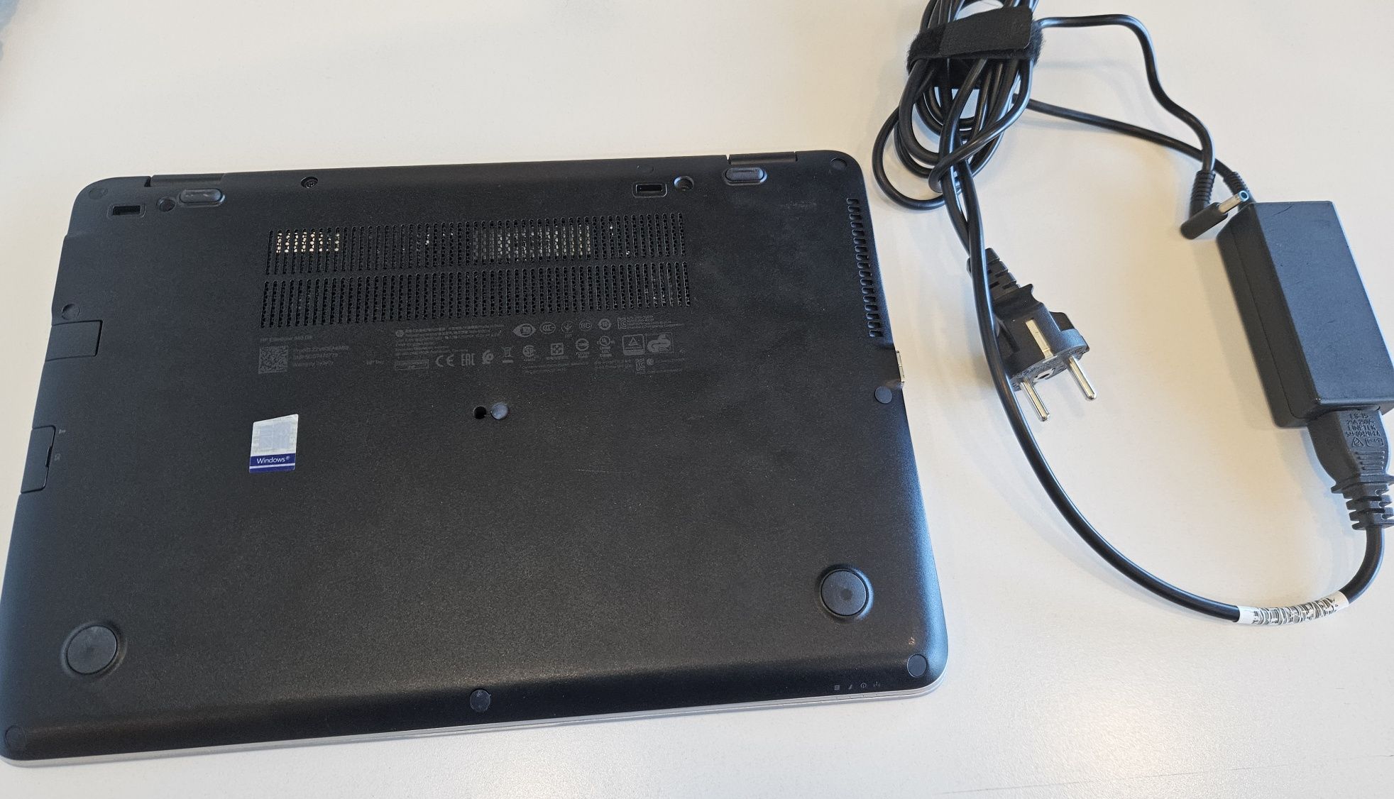 Portátil HP EliteBook i7 8GB RAM 240GB Disco WIN 10 PRO