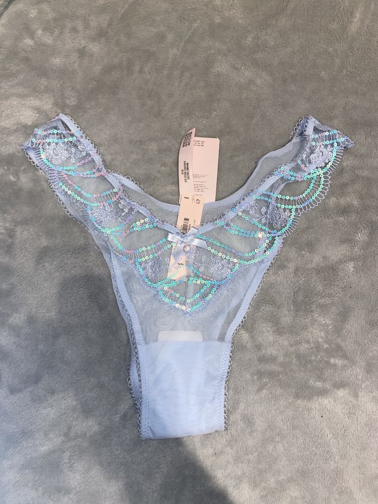 Nowe stringi Victoria Secret
