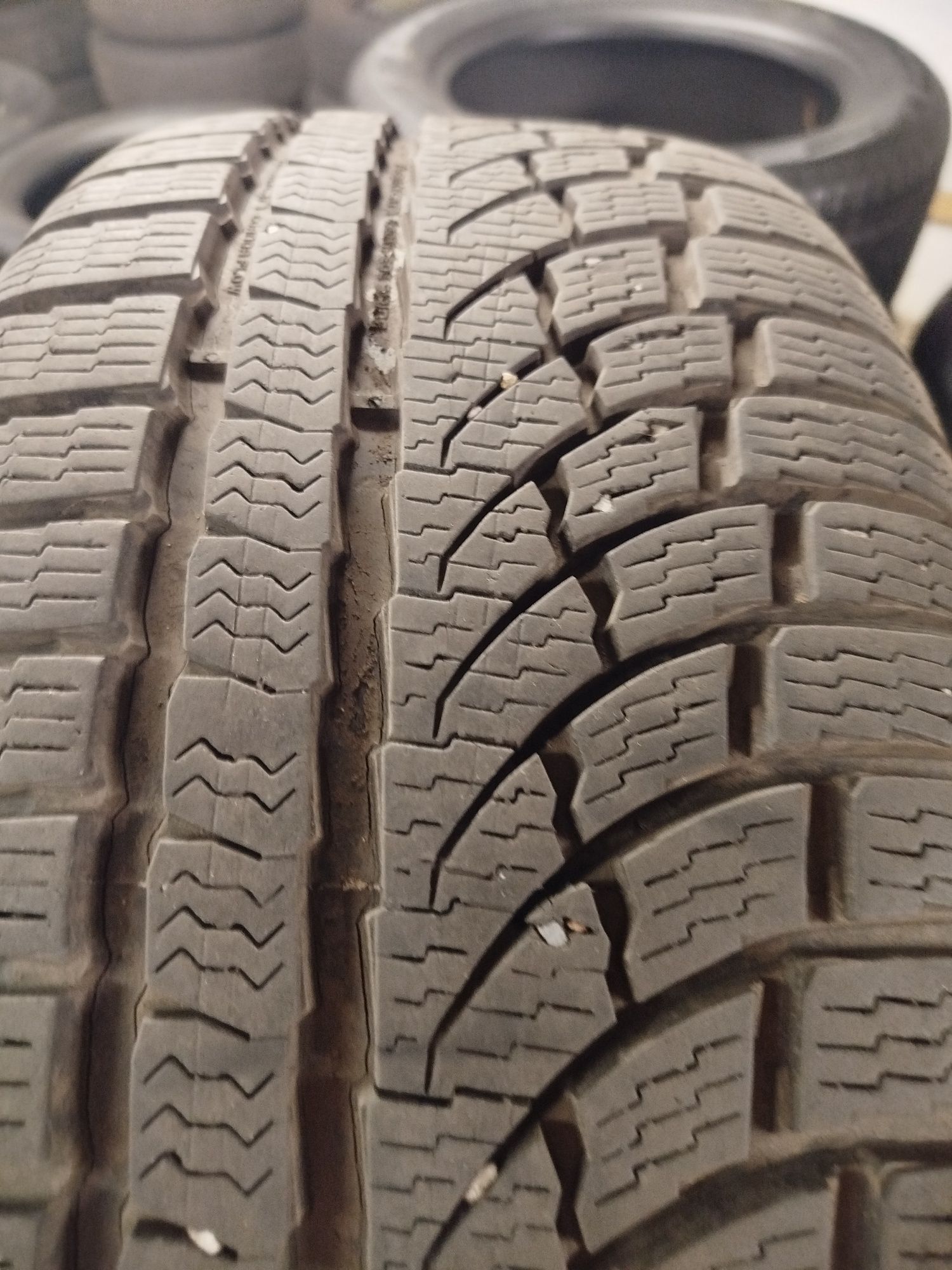 Ford Kuga felgi stalowe 17 cali 5x108 z oponami zima 235/55/17 nokian