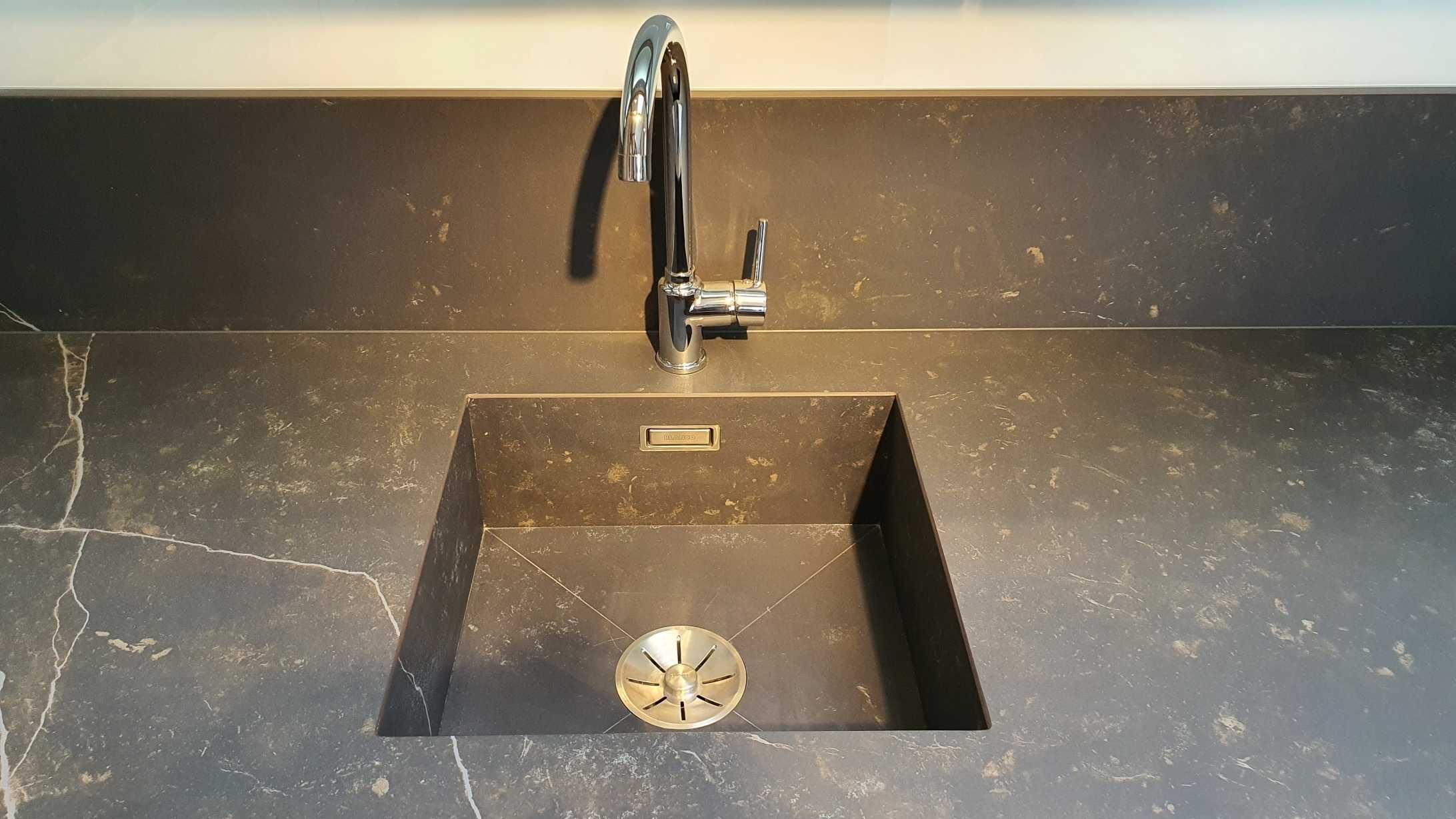 Meble kuchenne Häcker – ekspozycja z Dekton, stan idealny