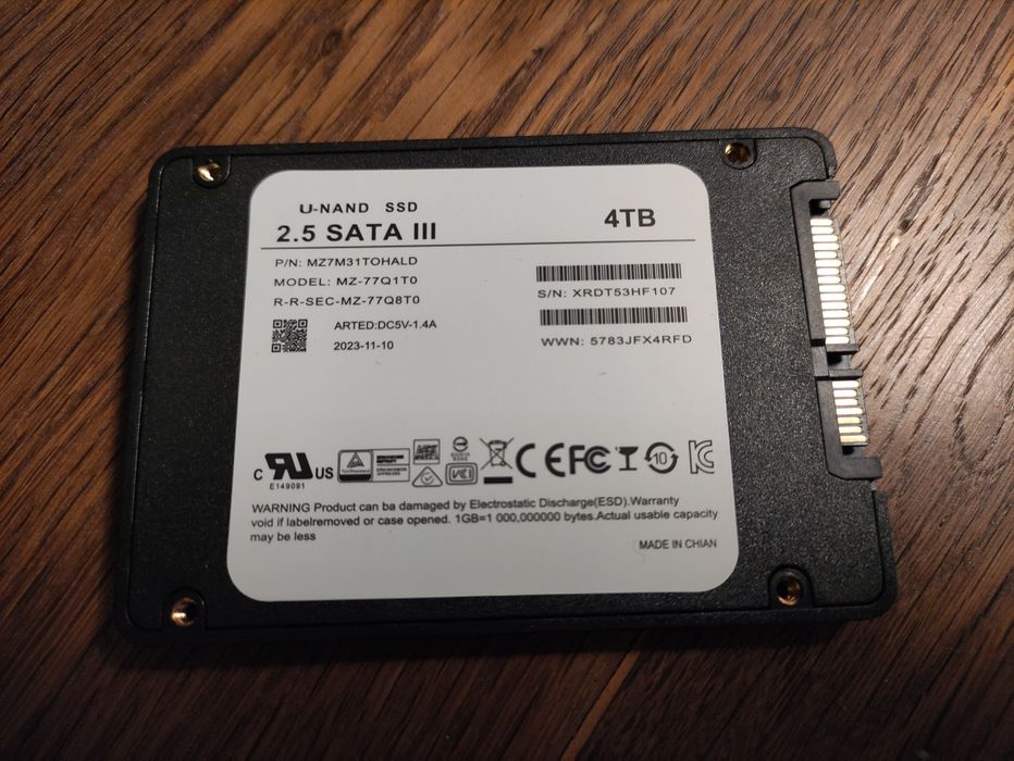 Новий SSD Sata lll на 4 Тб