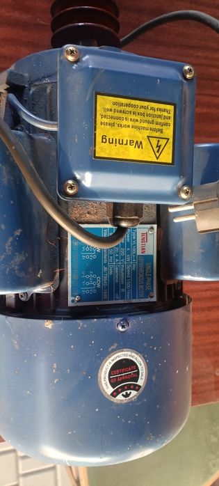 Продам два Електродвигуна 4 кв 1500об