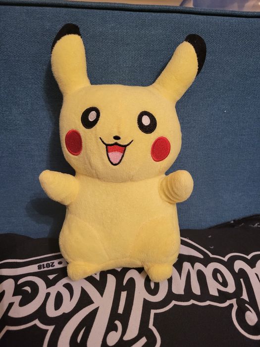 Maskotka pokemon pikachu