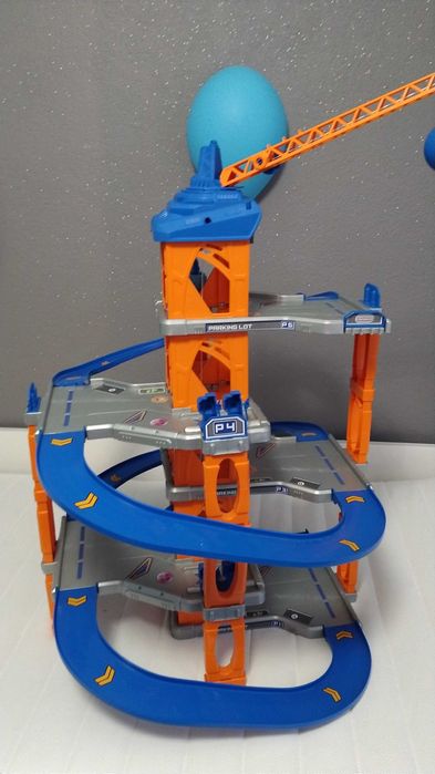 Vendo pista /garagem carros Majotete