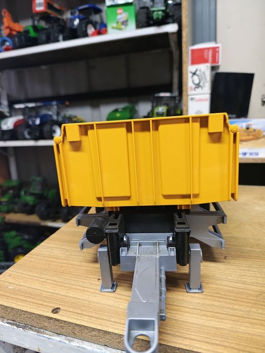 Bruder przyczepa skrzynia