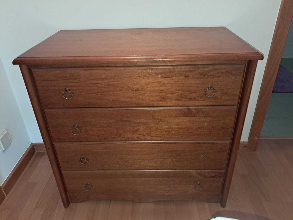 Cómoda em bom estado