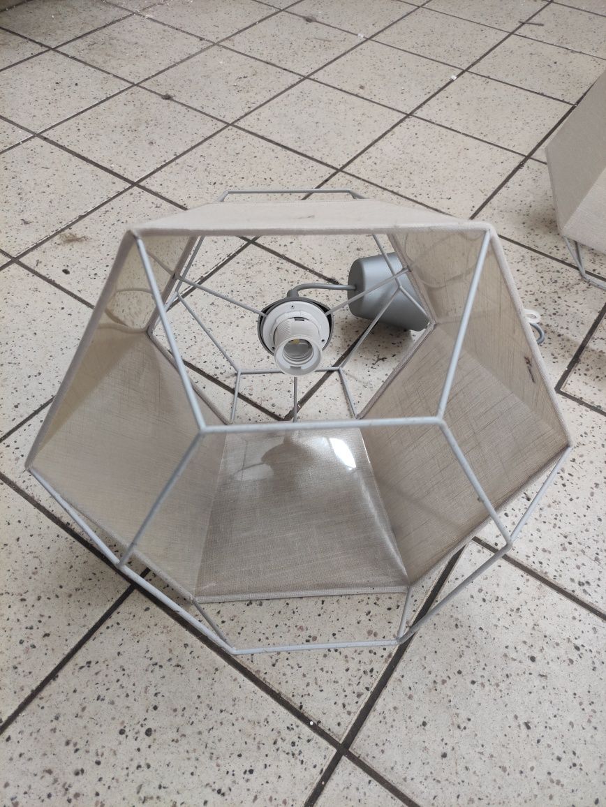 Lampy wiszące po demontażu