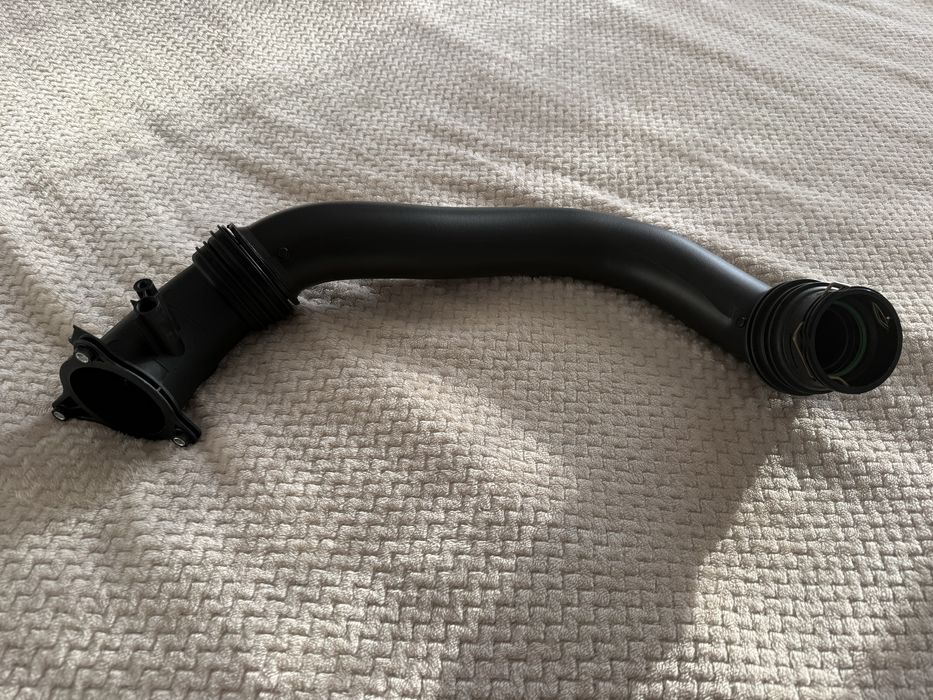 Патрубок BMW 13718601683 трубка інтеркуллера G01,F30.