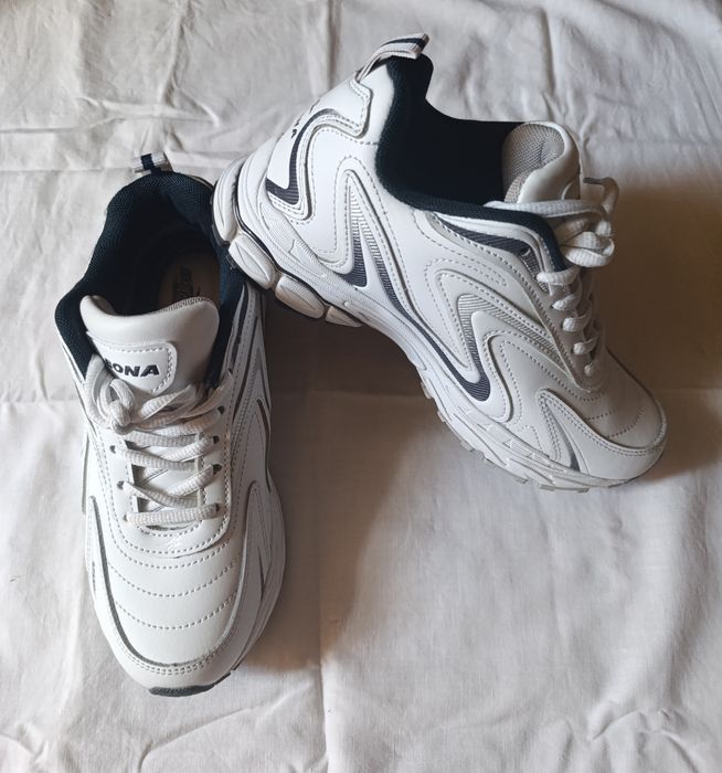 Кроссовки - 37 Размер