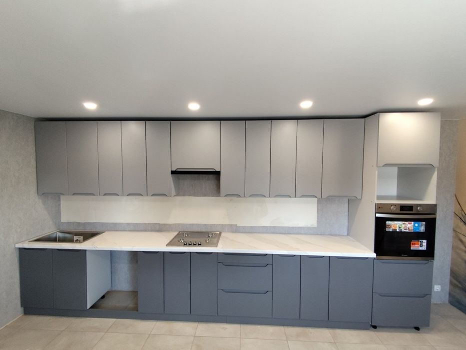 Кухня с крашенными фасадами МДФ