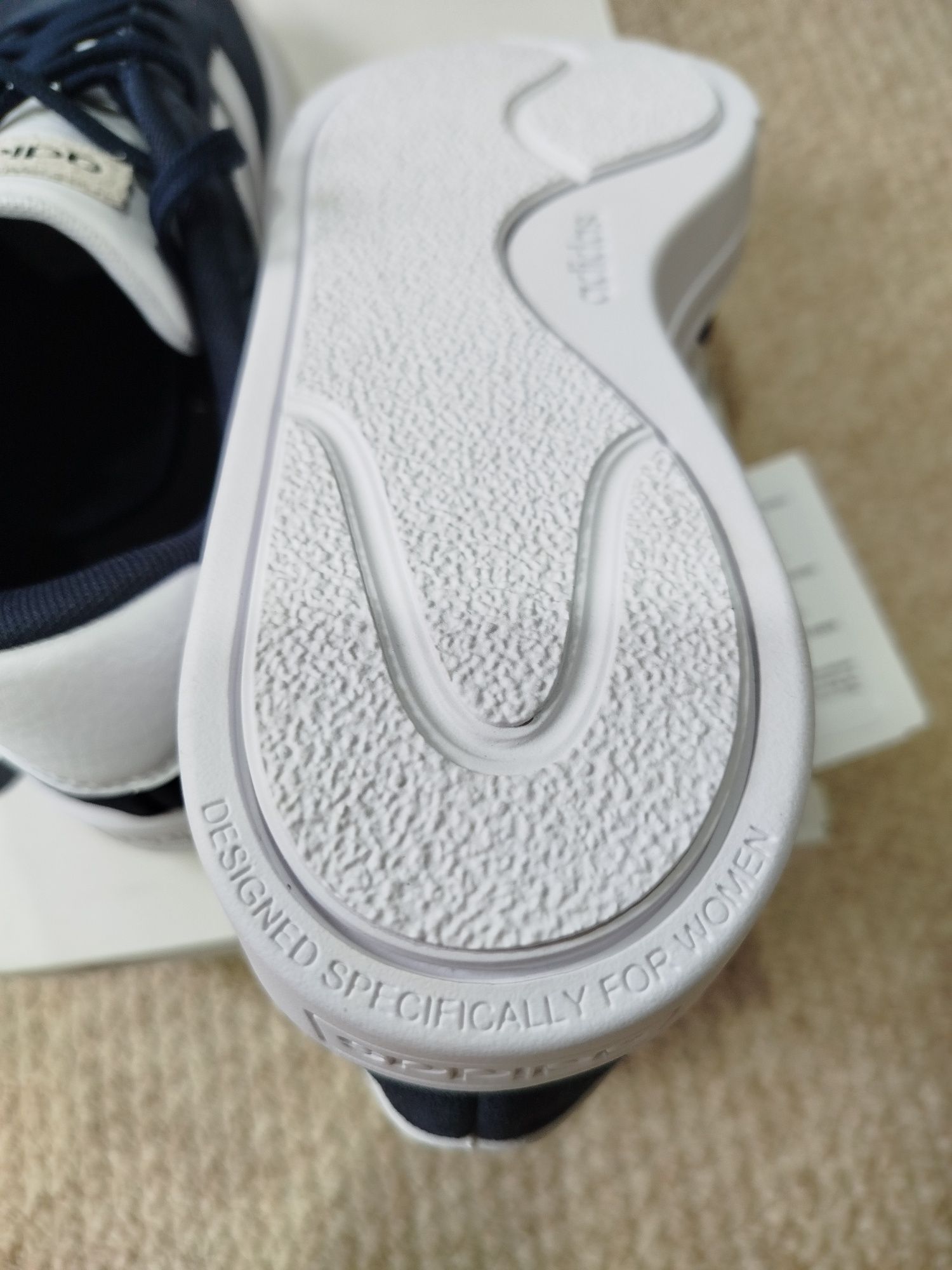 Женские кроссовки Adidas 39р