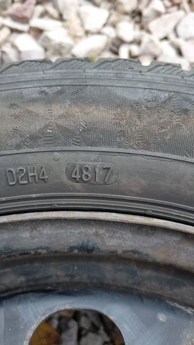 4 szt Felgi stalowe z oponami zimowymi 16 cali vw golf