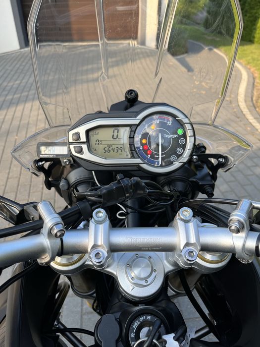 Triumph Tiger 800 z 2012 roku wyglada  jak nowy