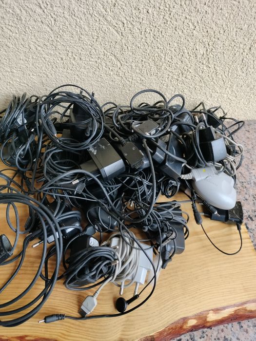 Lote de carregadores de telemóveis antigos