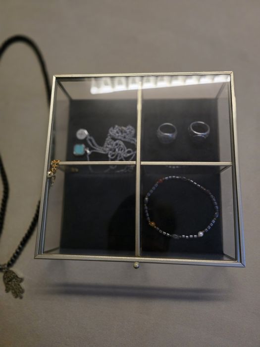 Guarda jóias novo com material