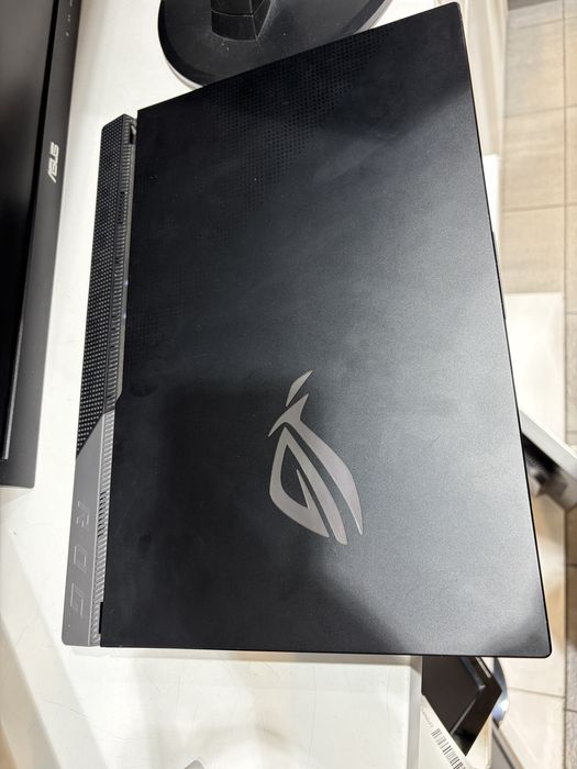 Asus Rog strix 15.6 G533QS RTX 3080 / Ryzen 9 5900HX / 300hz