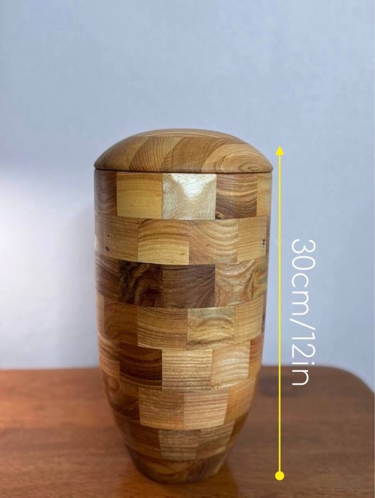 Урна для праху з дерева