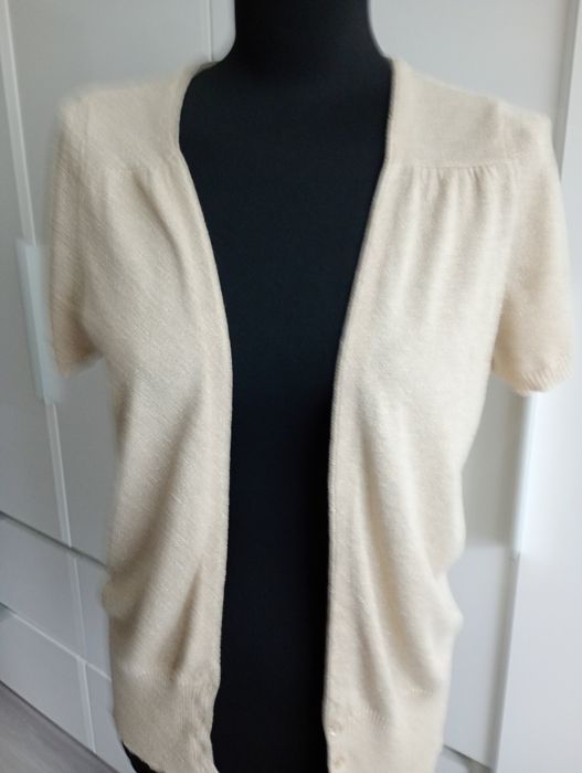 Ładna narzutka sweterkowa z krótkim rękawem