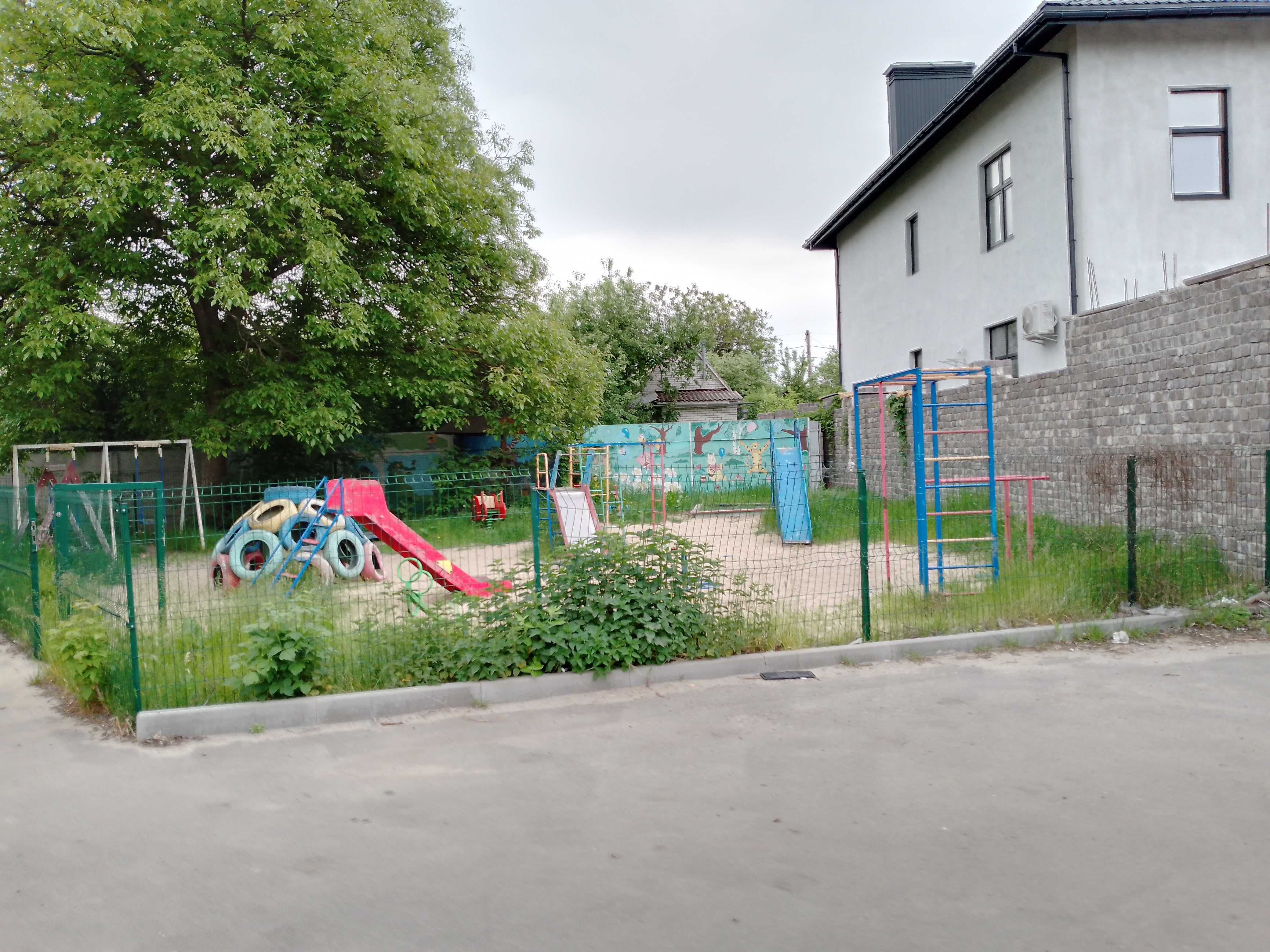 Нивки,Территориально Стеценко25-27, цивильная ,обжитая улица ,6 соток.