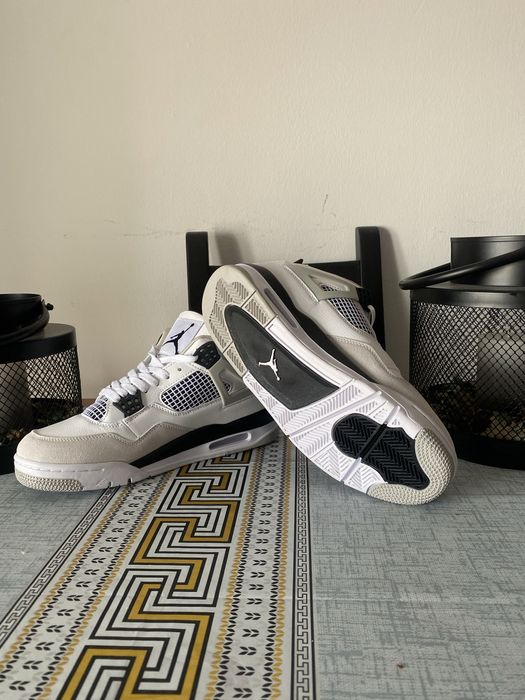 Jordan4 brancos e pretos 41