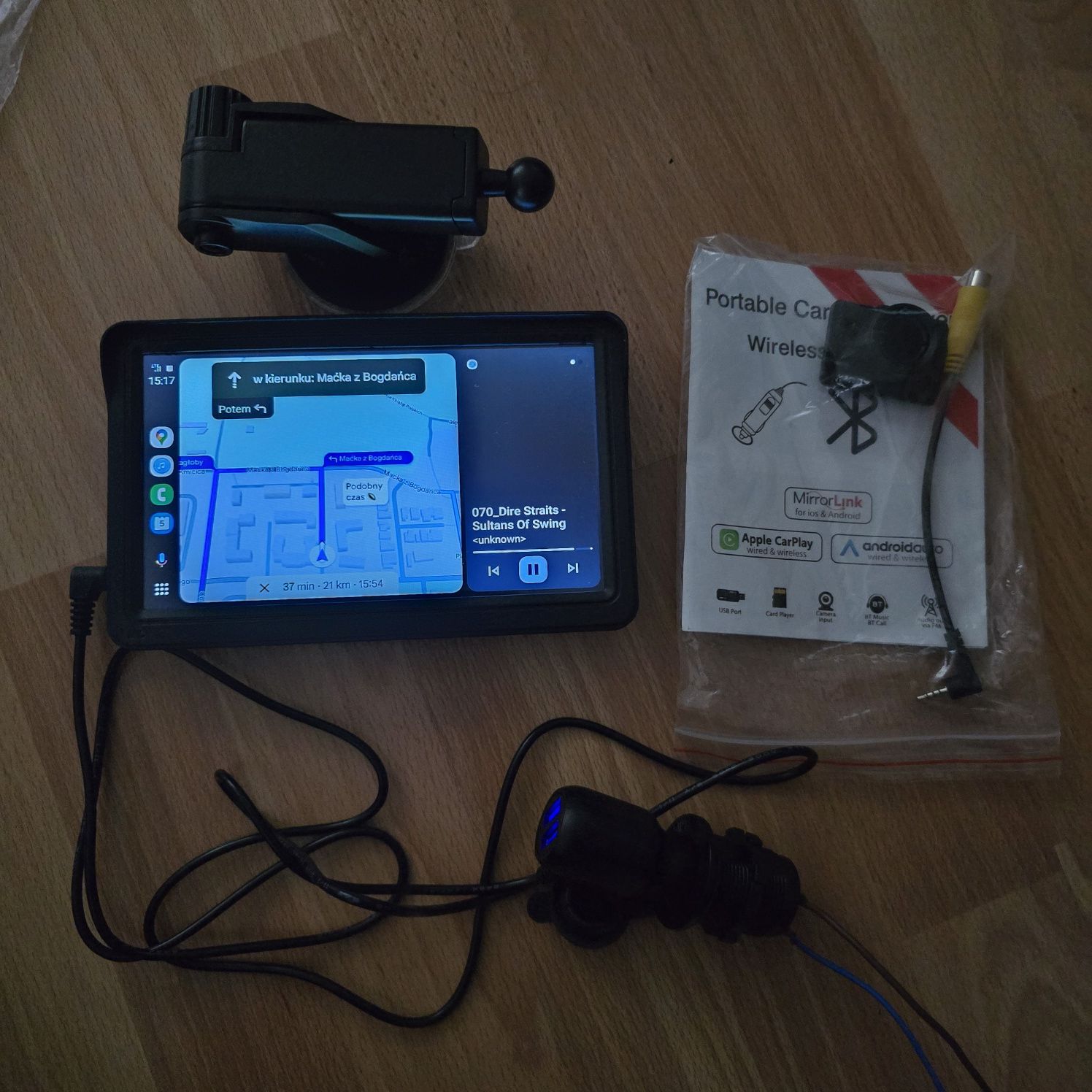 Panel samochodowy 7" przenośny z wifi+ BT+Android Auto i CarPlay