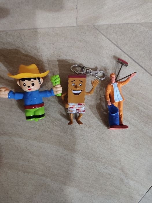 Małe zabawki - figurki 10 sztuk