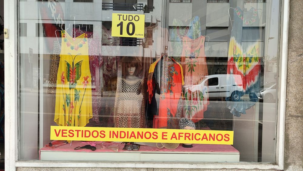 Vestidos e saídas de praia