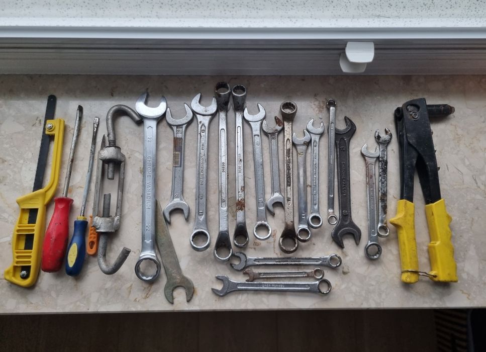 Zestaw kluczy płaskich oczkowych nitownica