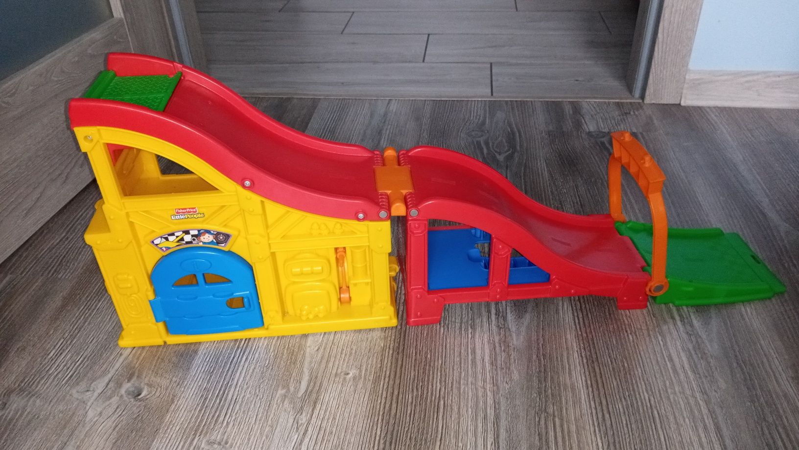 Zjeżdżalnia tor wyścigowy firmy Fisher Price