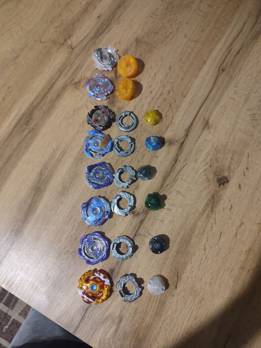 Продам бейблейди за 50 грн за штуку