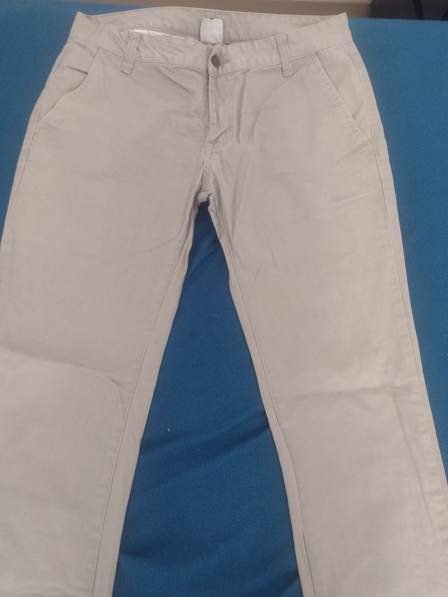 Calças, camisas e casaco de homem, saco cheio