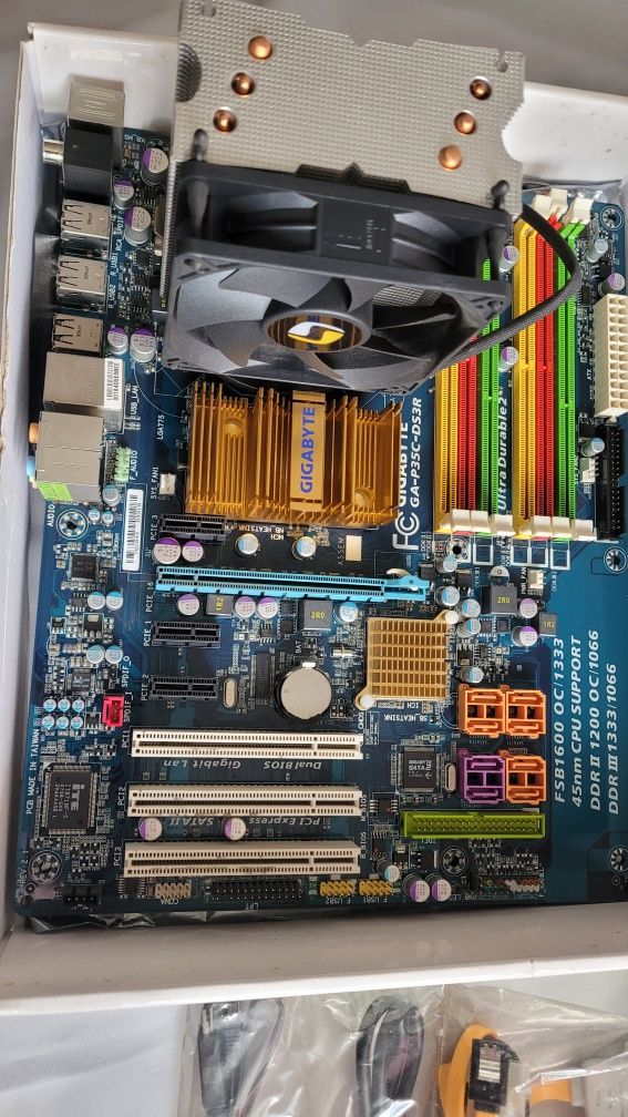 Gigabyte P35C-DS3R + C2Q Q6600 + 2x wentylator + okablowanie