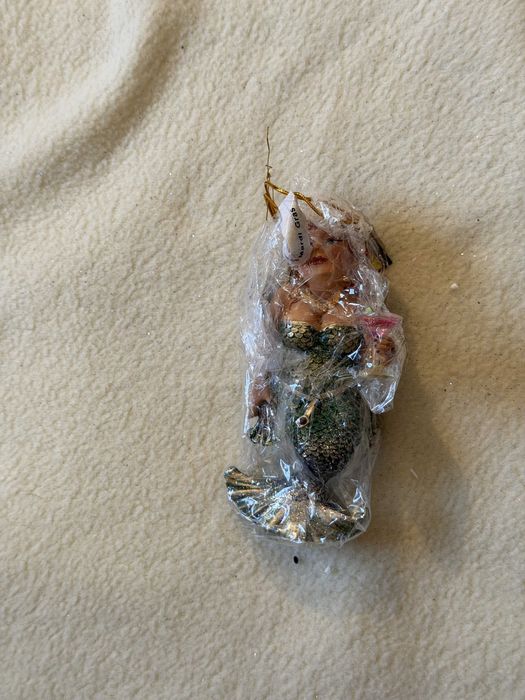 Enfeite sereio merman em porcelana com glitter – vários