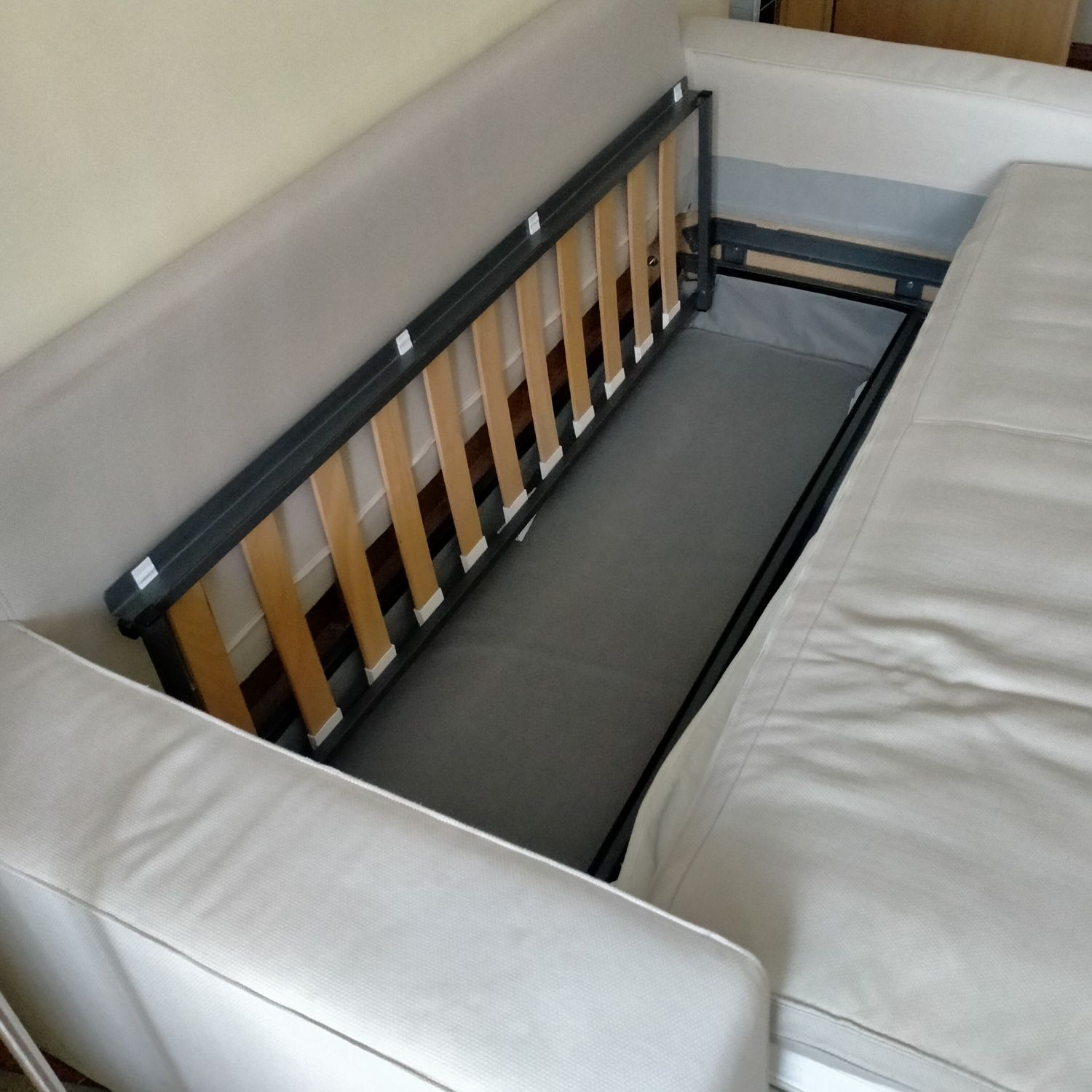 Sofa rozkładana 3 odobowa .