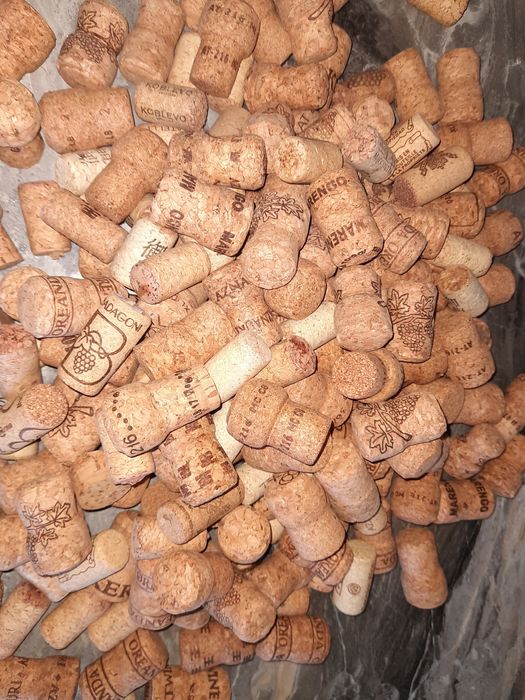 Пробки від шампанського та вина