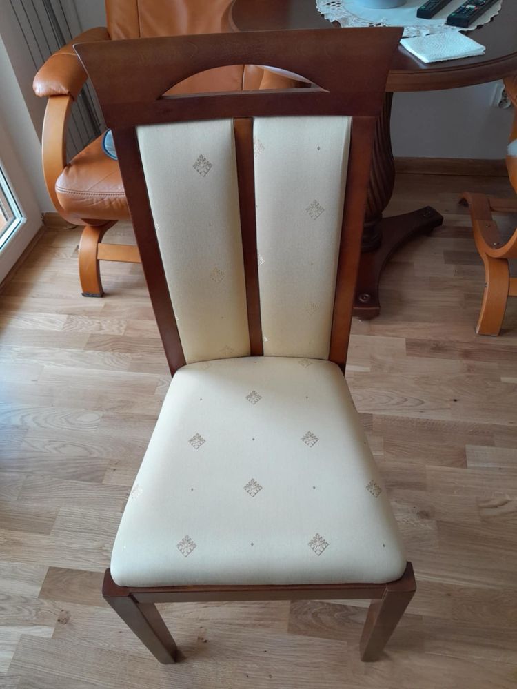 Stół drewniany i krzesła MEBLE Bydgoskie
