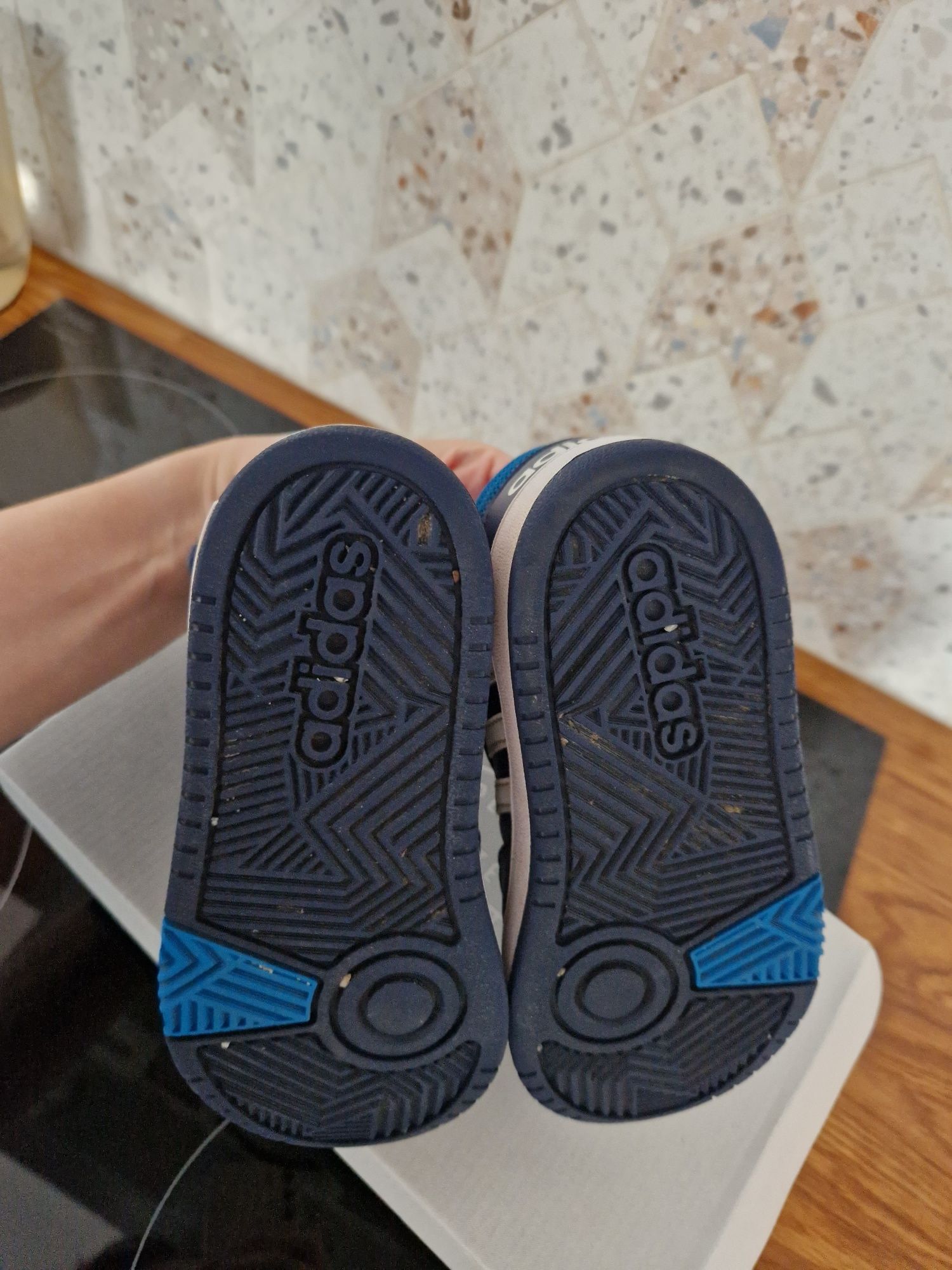 Buty Adidas za kostkę 27