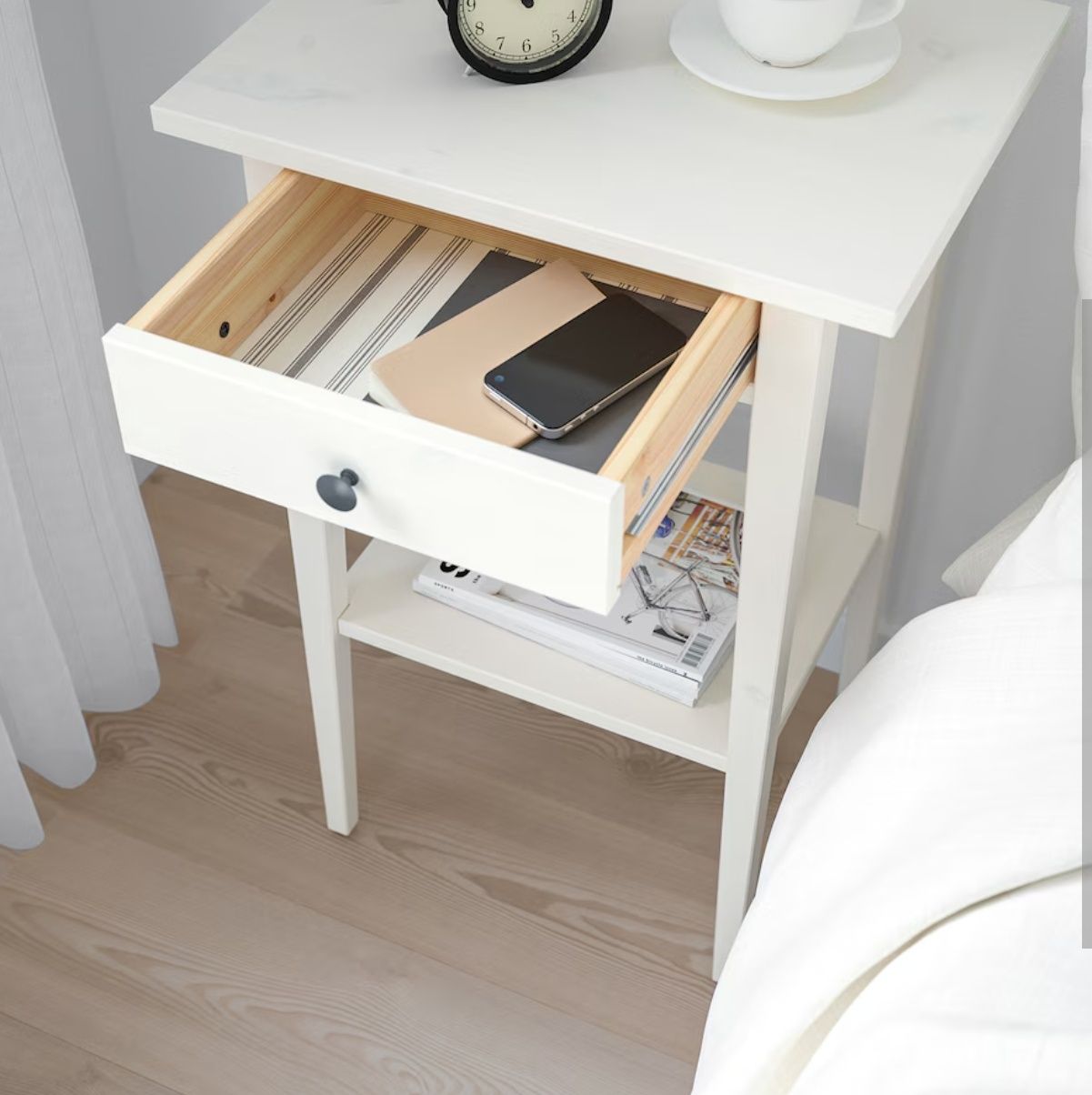Mesa de cabeceira Hemnes IKEA
